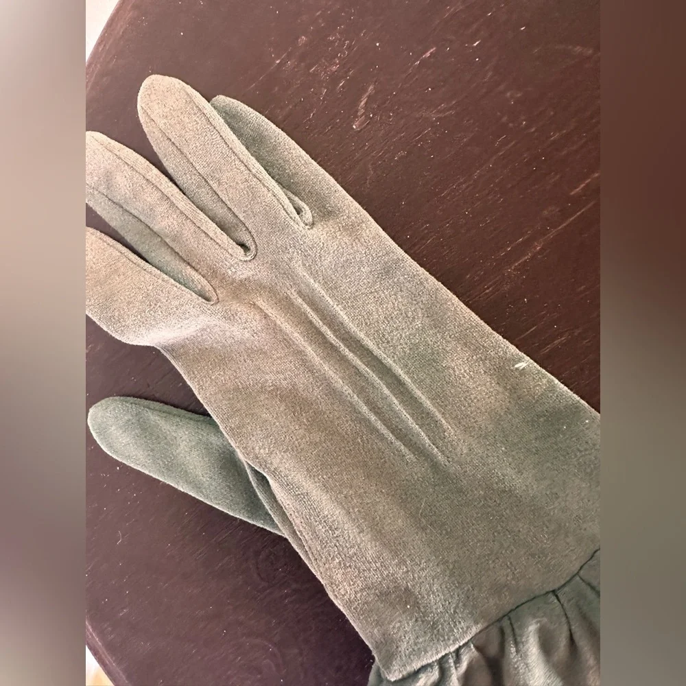 Vintage 1950s Emerald Green Faux Suede Gloves | Small/Medium Retro Style